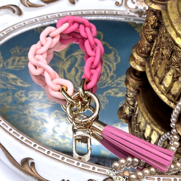 Accessories - PINK Chunky Chain Fun Wristlet Key Ring Keychain Phone Holder NEW